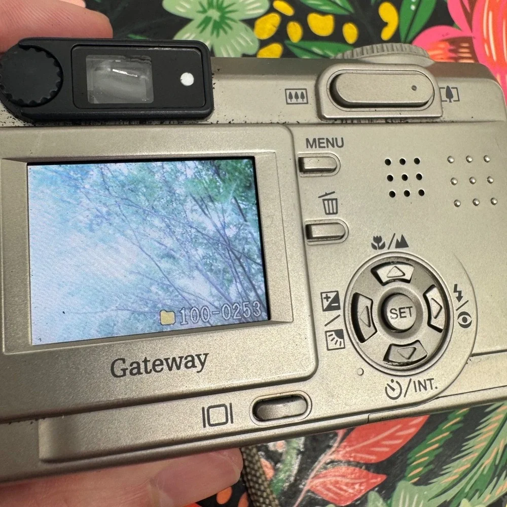Gateway DC-T50 Digital Camera 5.25MP 3x Super Zoom Silver Vintage Y2K Bundle‎